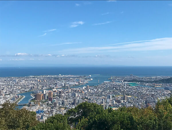 眉山頂上からの景色